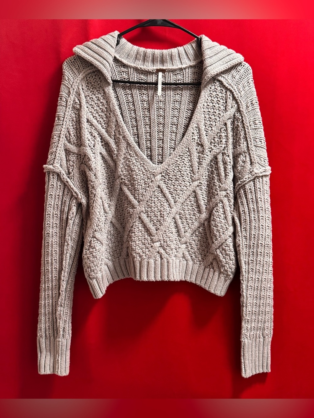 🔥#661- Free People Light Taupe Cable Knit V-Neck Hoodie Sweater In EUC! Size Med